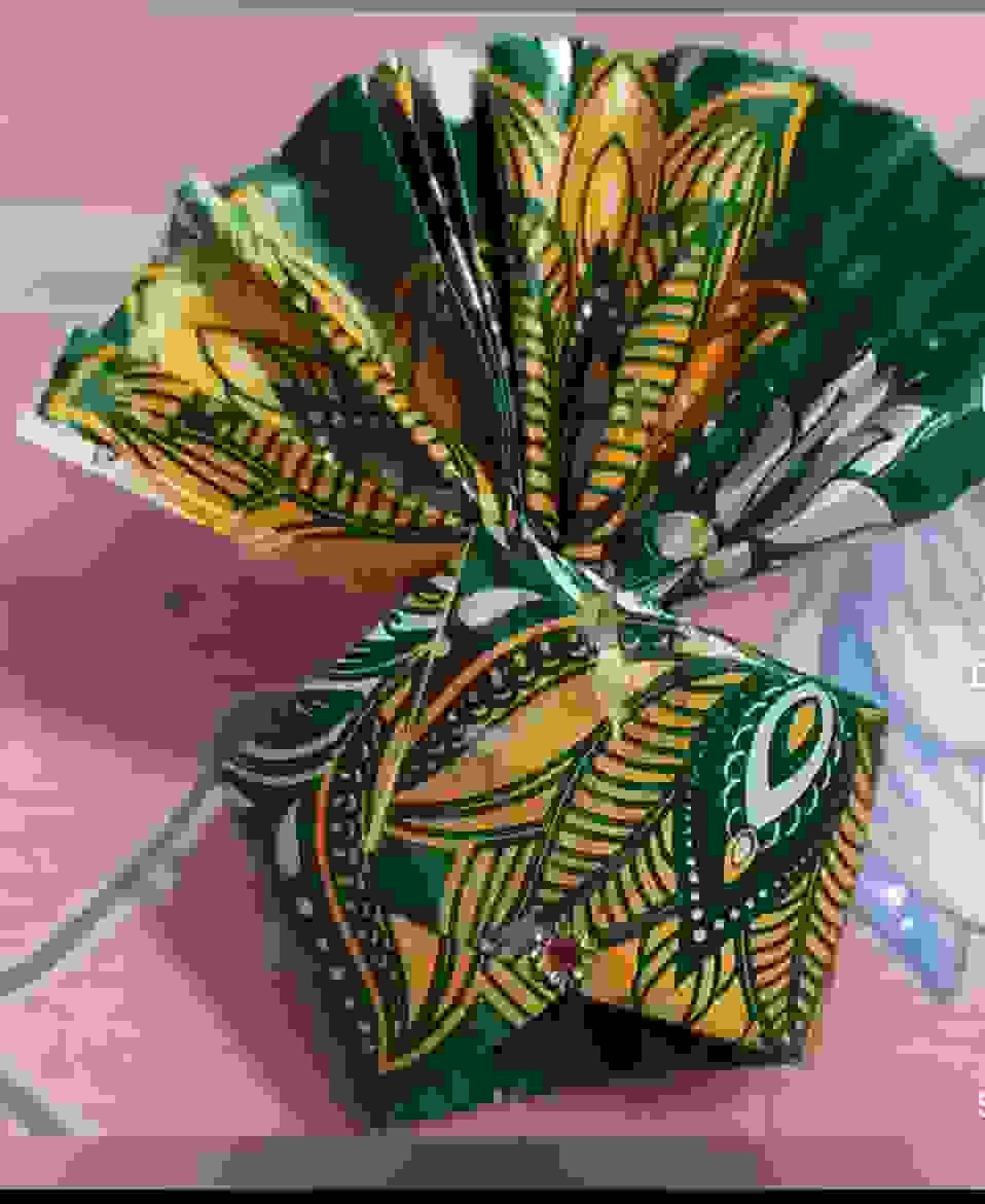 God Mukut Craftwork Series 007 Green And Yellow